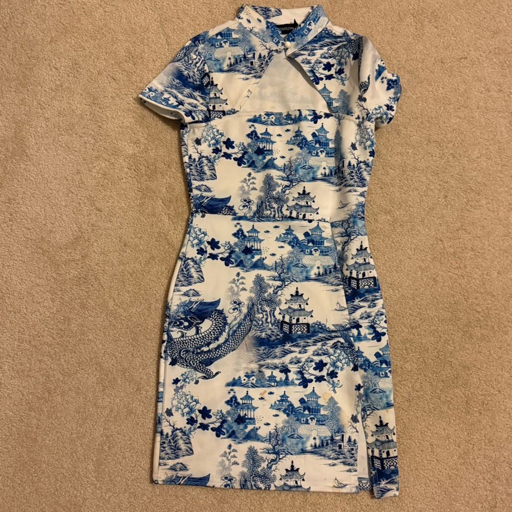 PrettyLittleThing Blue and White Artistic Dress